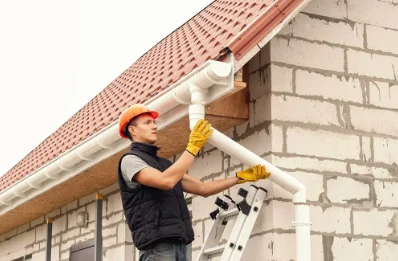 Pose et remplacement de gouttières à Castetbon